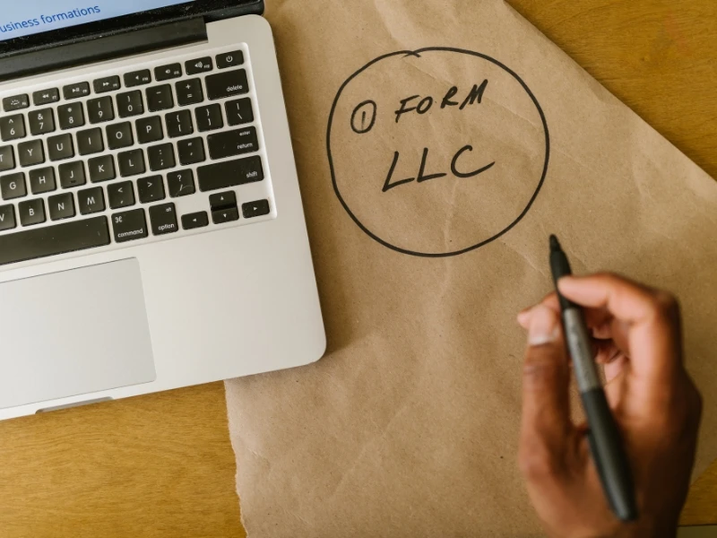 Laptop highlighting the advantages of an llc